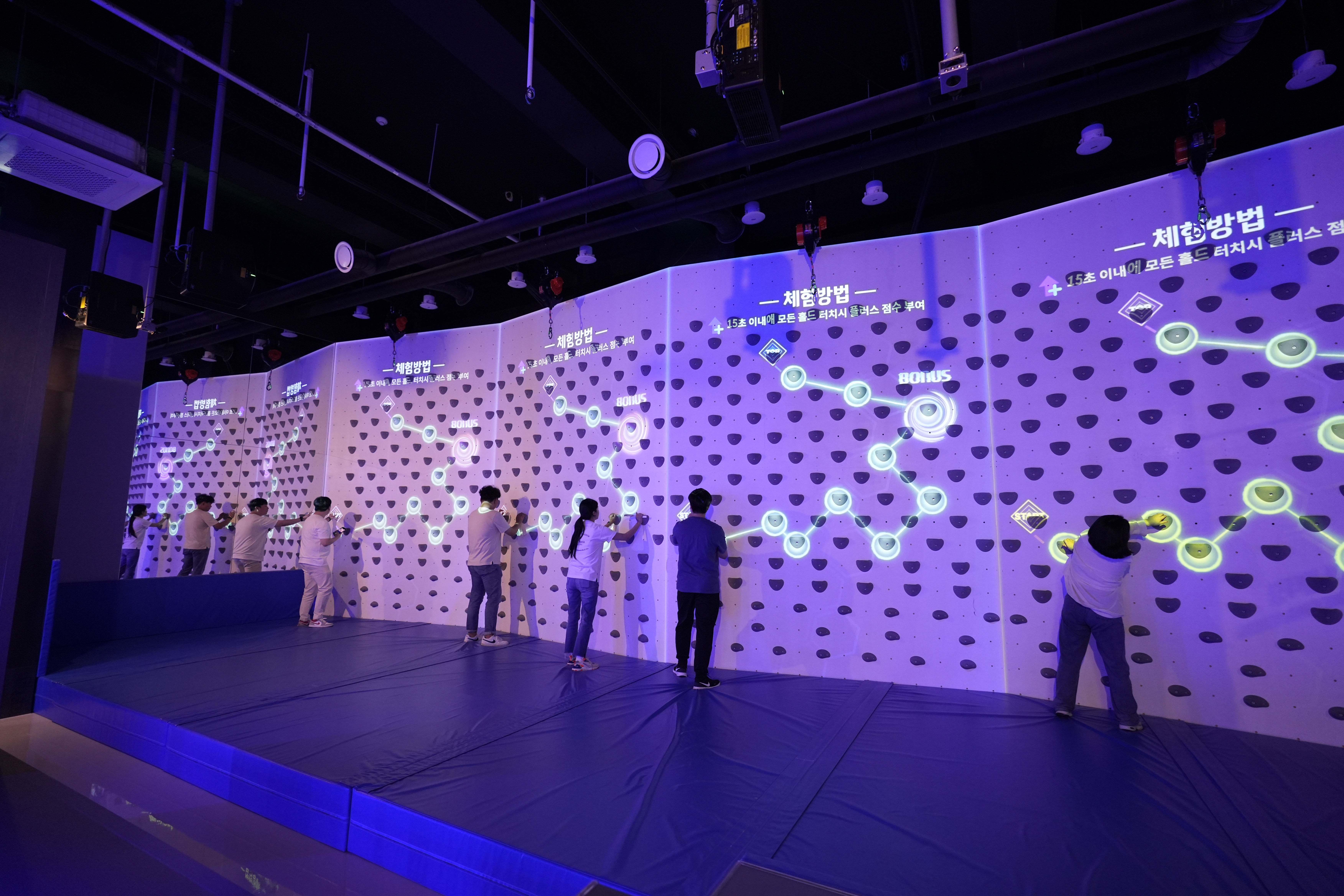 이머시브 볼더링 체험 이미지