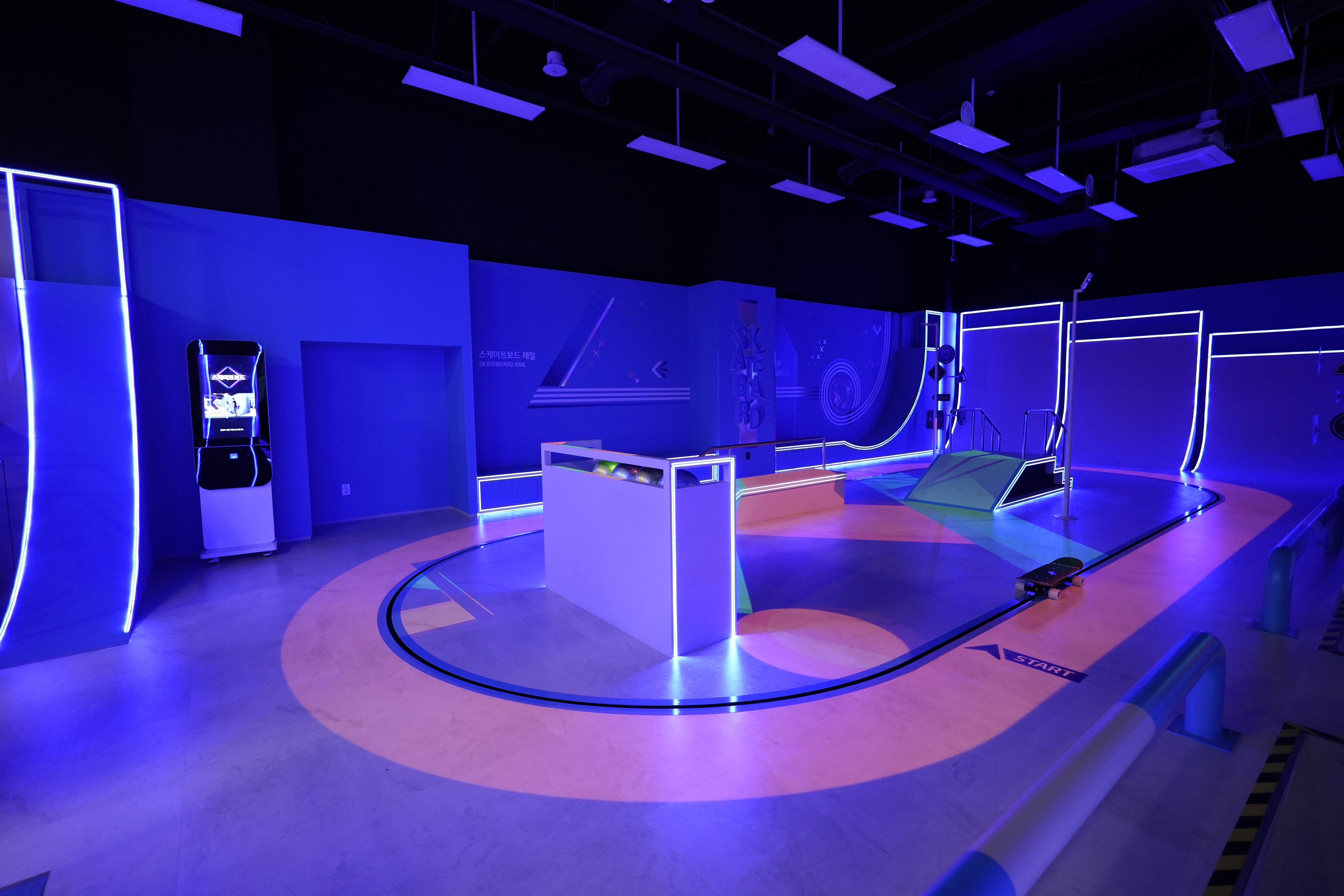 스케이트보드 시설 이미지