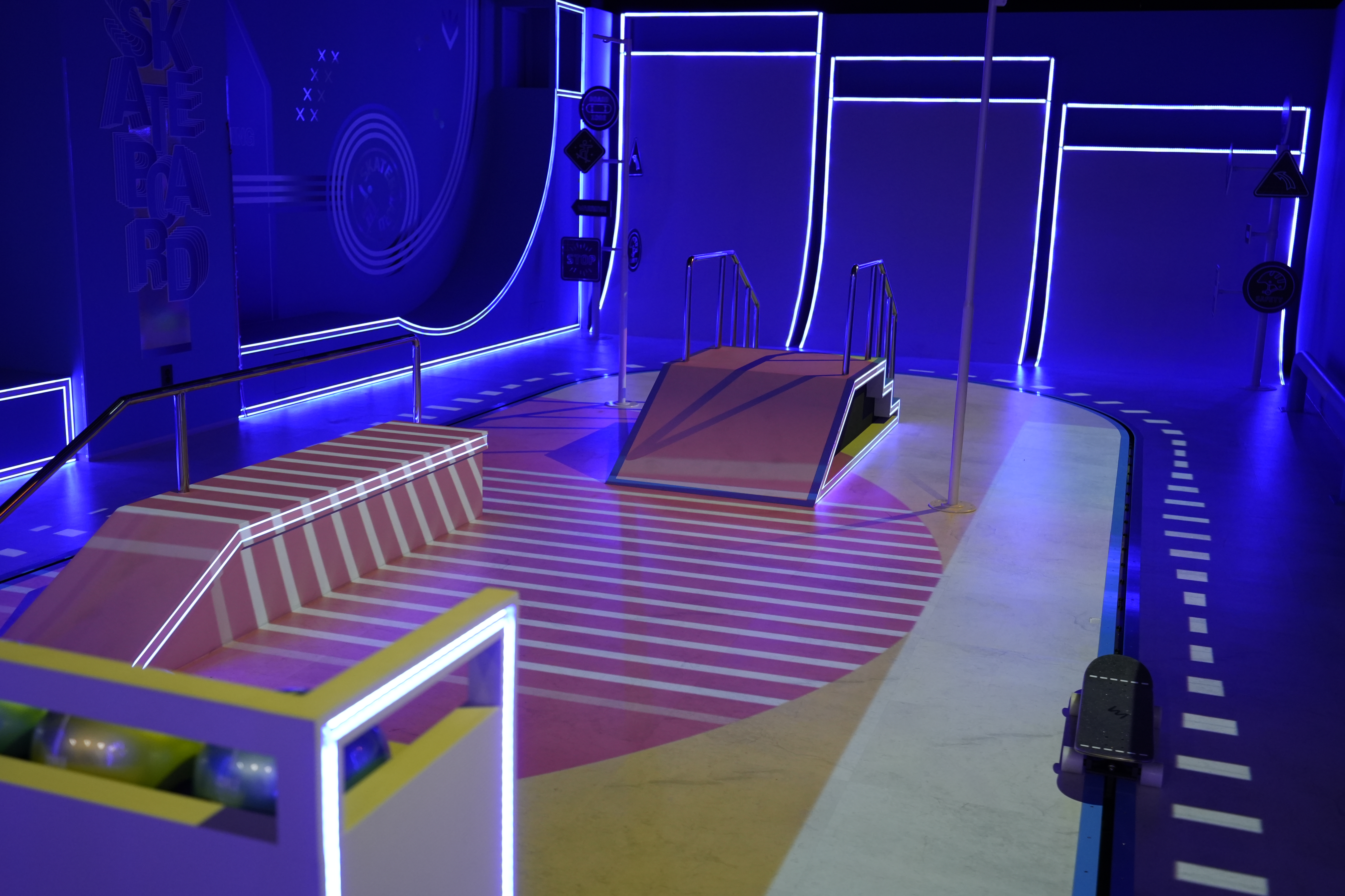 스케이트보드 시설 이미지